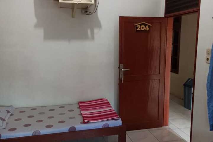Room 9 of 25