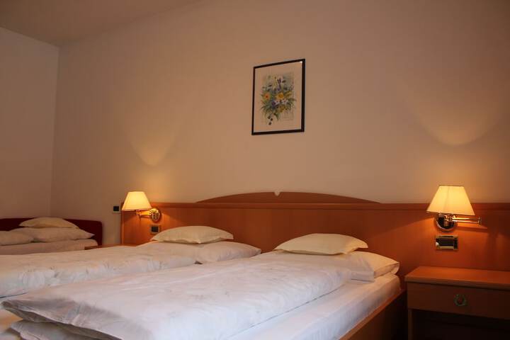Room 6 of 108
