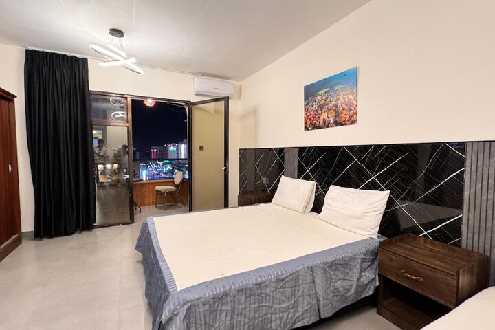 Room 13 of 64
