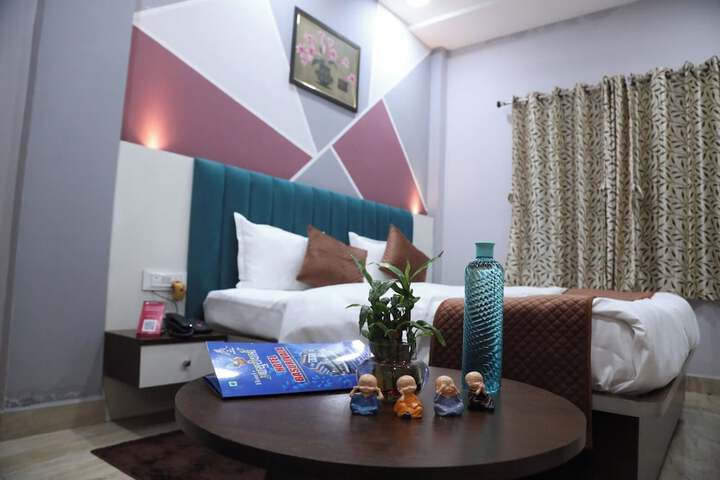 Room 7 of 11