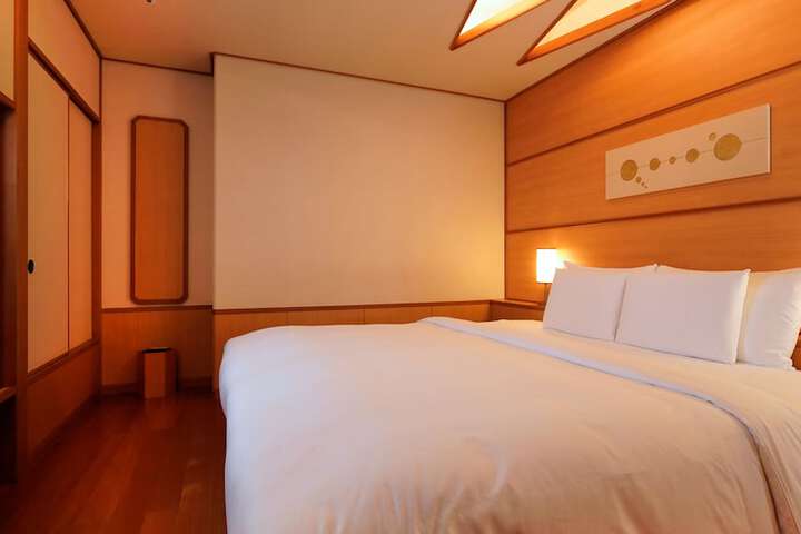 Room 4 of 64