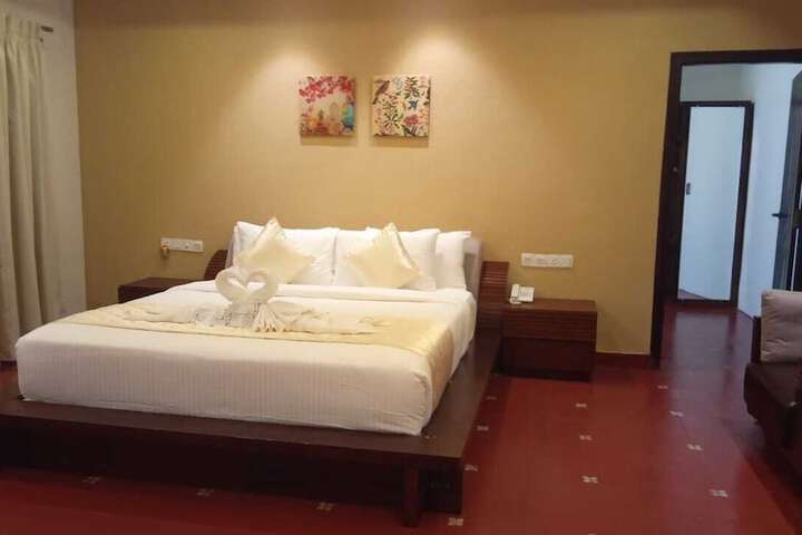 Room 3 of 33