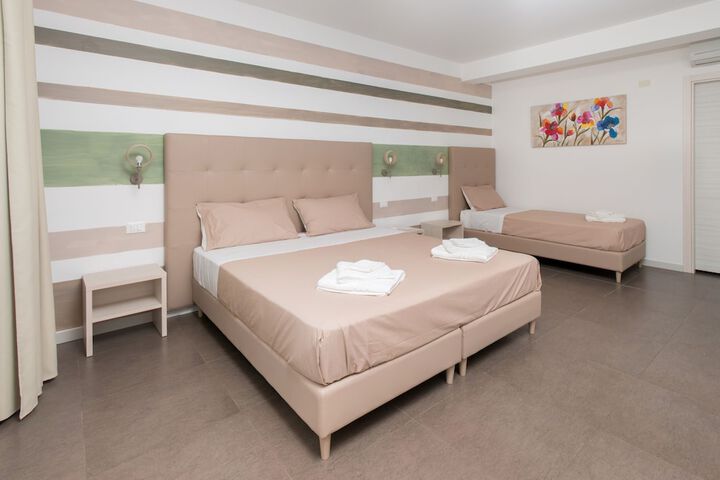 Room 9 of 43