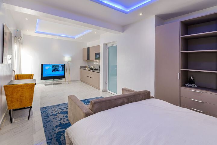 Room 5 of 68