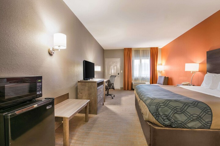 1 King Bed (1 of 10)