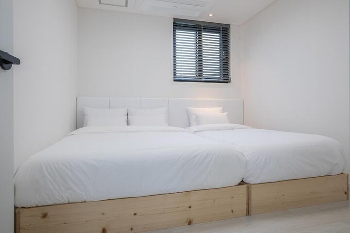 Room 85 of 188