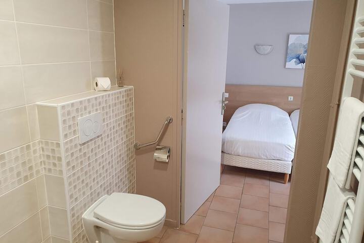 Room 35 of 44