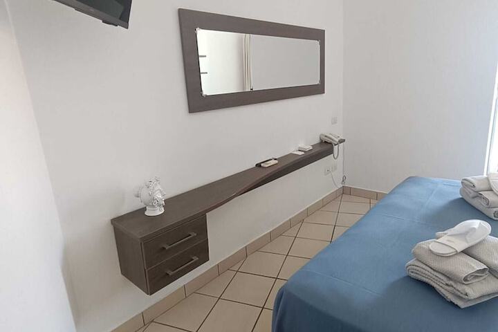 Room 8 of 110