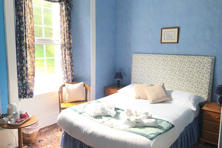 Room 2 of 25