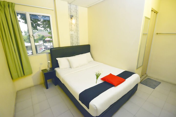 Room 16 of 34