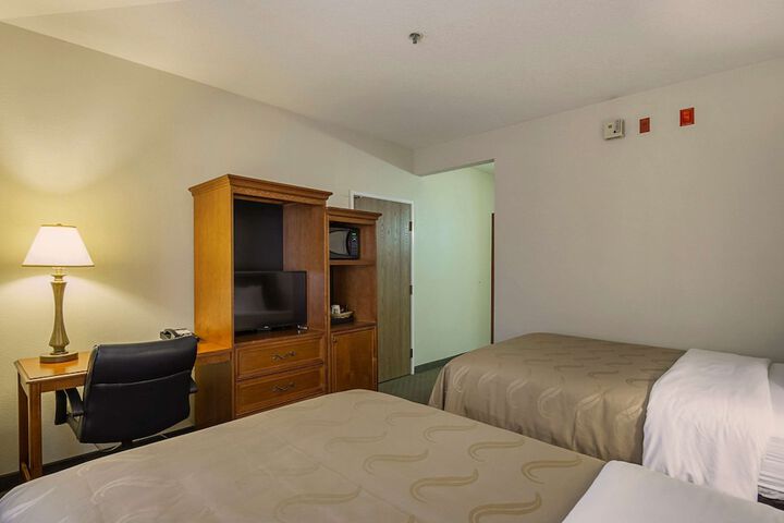 2 Double Beds (8 of 15)