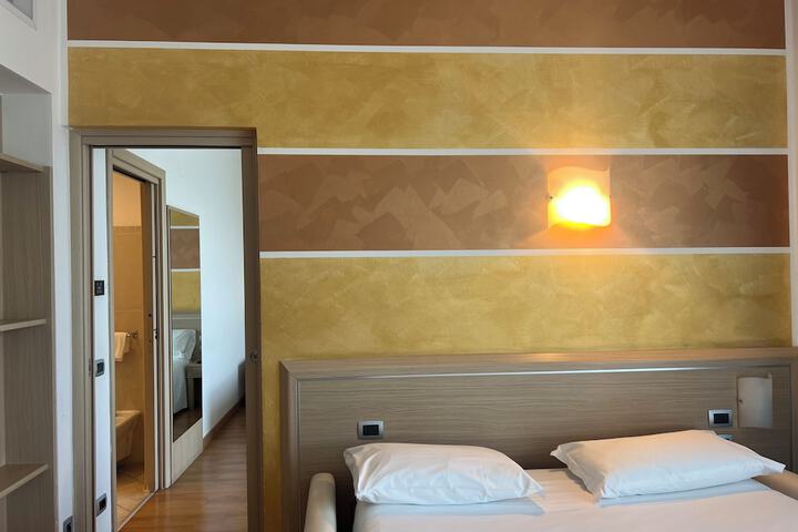 Room 25 of 101