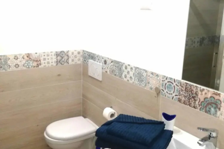 Room 6 of 15