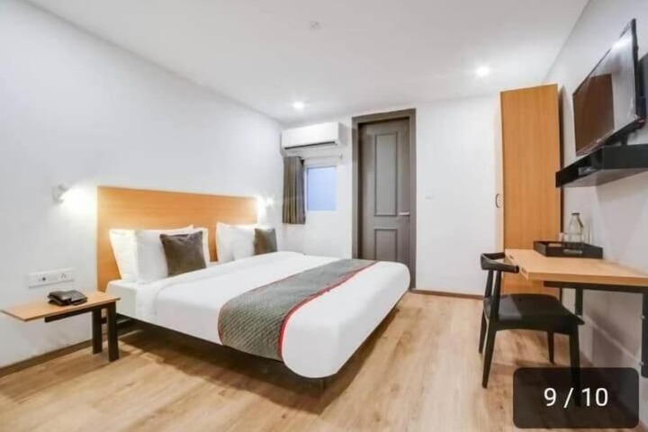 Room 8 of 15