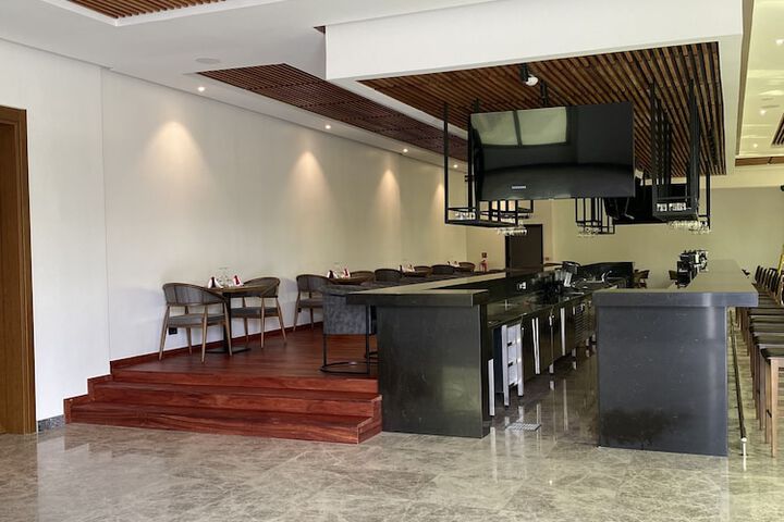 Lounge 96 of 117