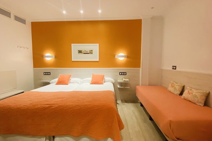 Room 13 of 32