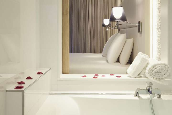 Room 10 of 43