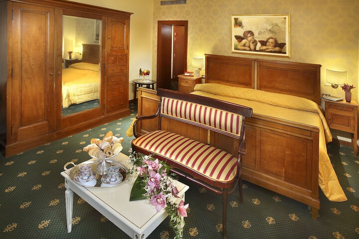 Room 6 of 27