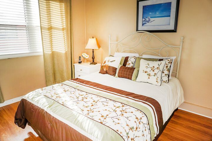 Room 80 of 325