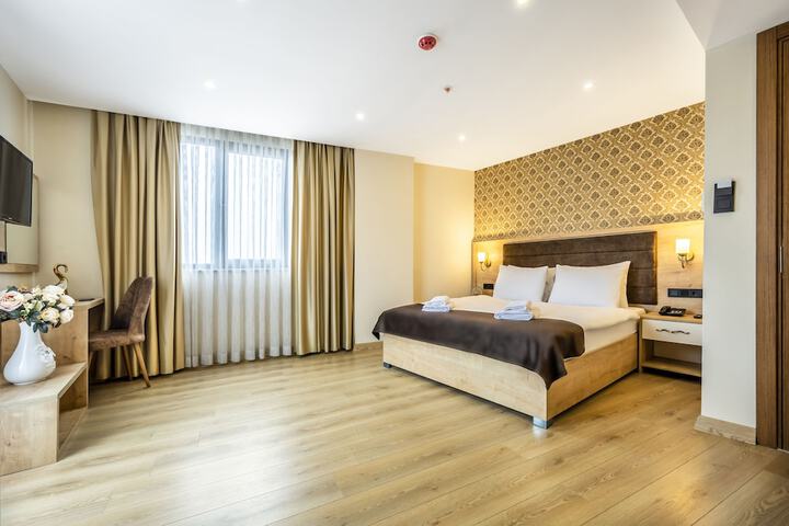 Room 10 of 26