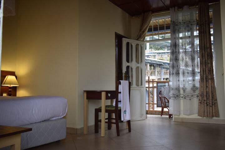 Room 32 of 97