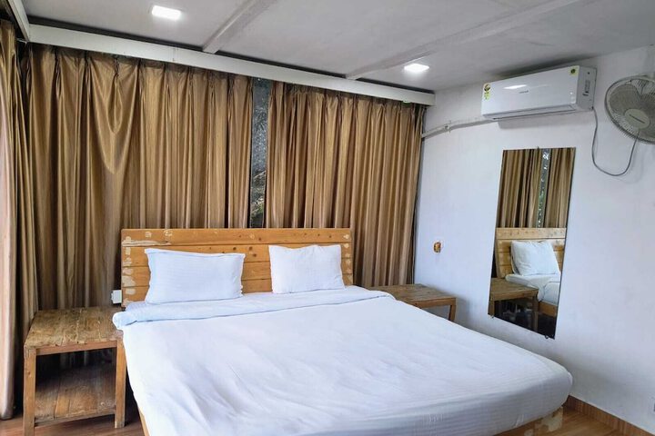 Room 6 of 34