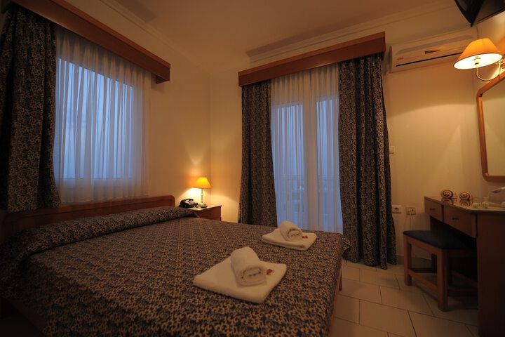 Room 9 of 37