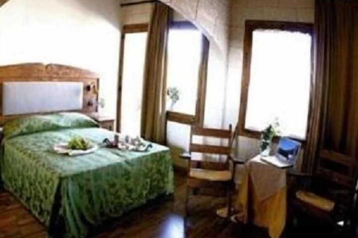 Room 4 of 49