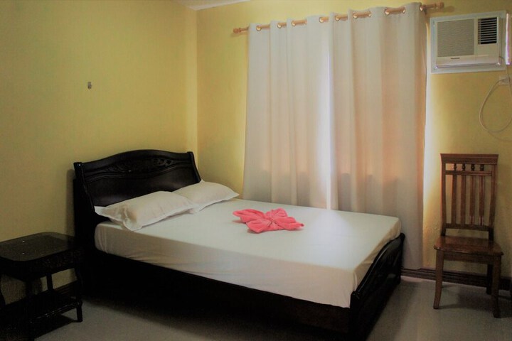Room 5 of 12