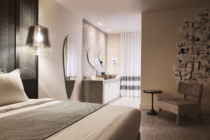 Room 35 of 168