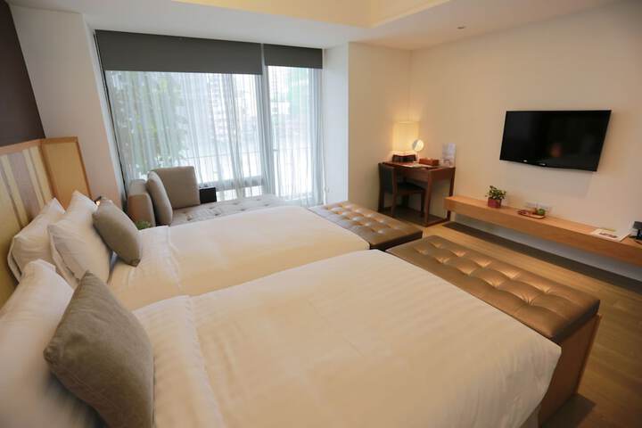 Room 12 of 76