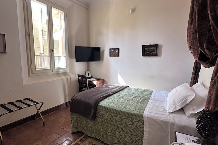 Room 18 of 43