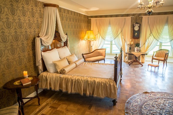 Room 54 of 80