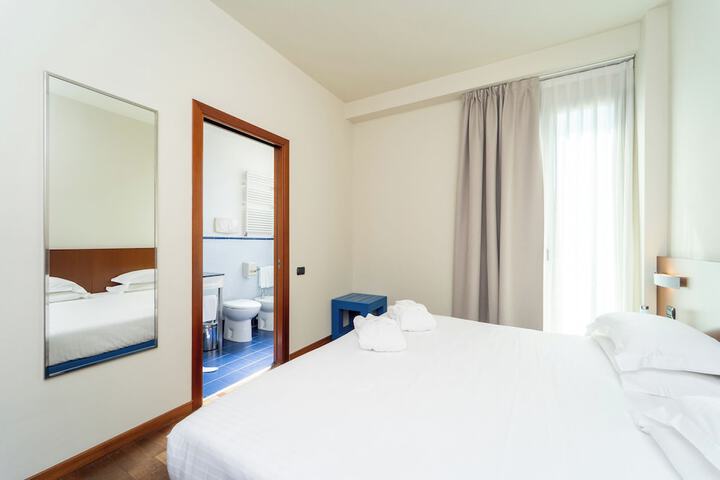 Room 32 of 67