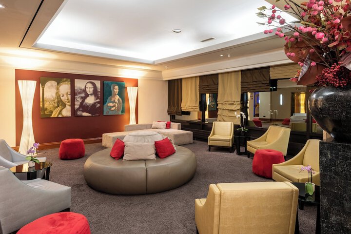Entrance & Lobby