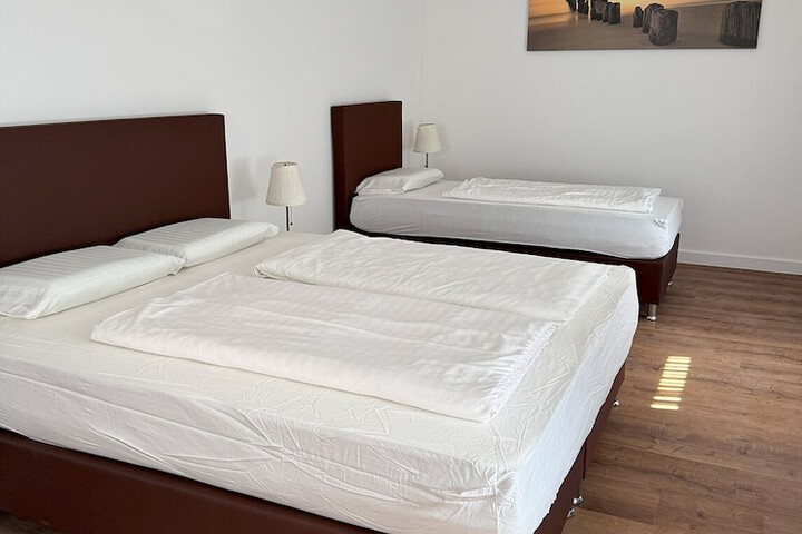 Room 8 of 25