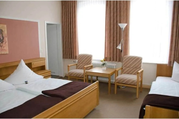 Room 5 of 32