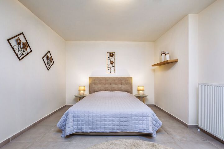 Room 10 of 72