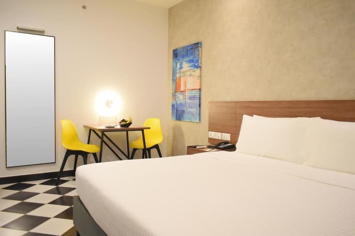 Room 9 of 22