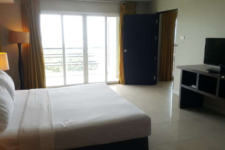 Room 16 of 44