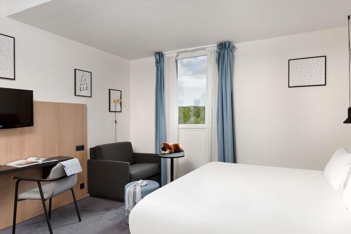 Room 25 of 103