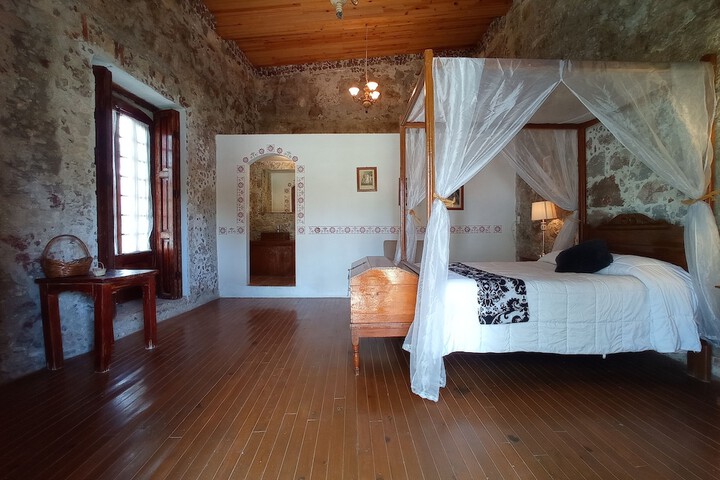 Room 6 of 19