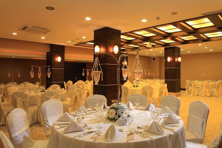 Ballroom/Hall 29 of 37