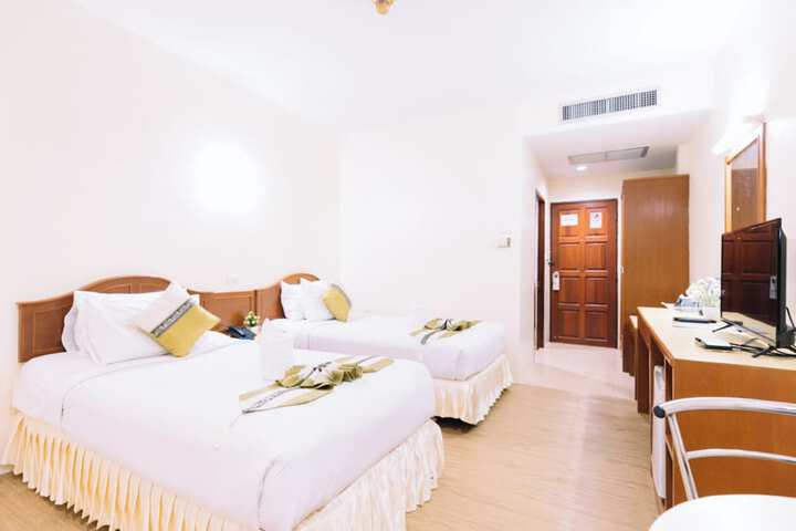 Room 27 of 73