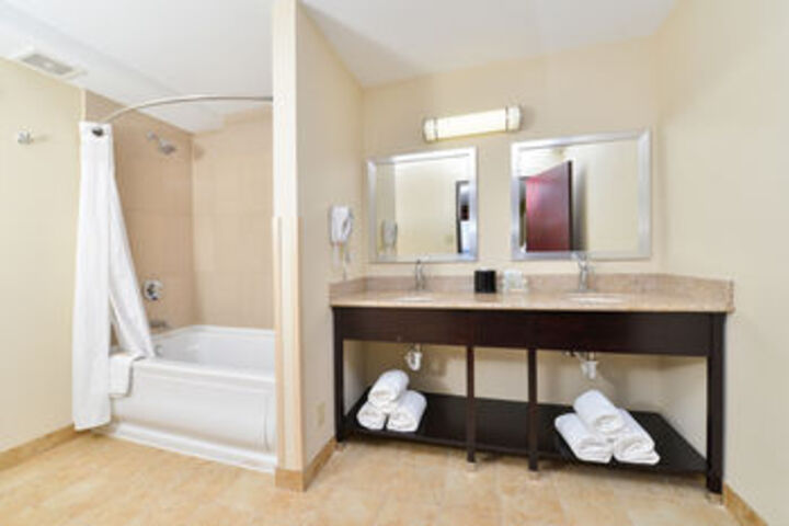 Room 4 of 28
