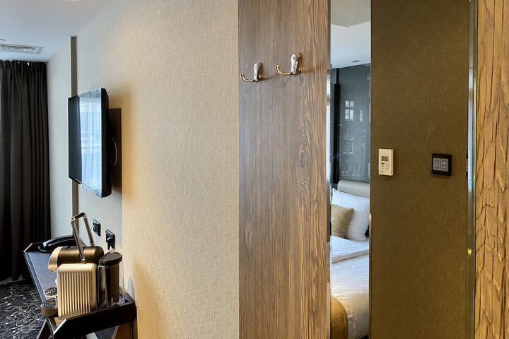 Room 15 of 48