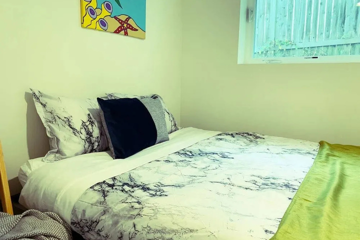 Room 5 of 13
