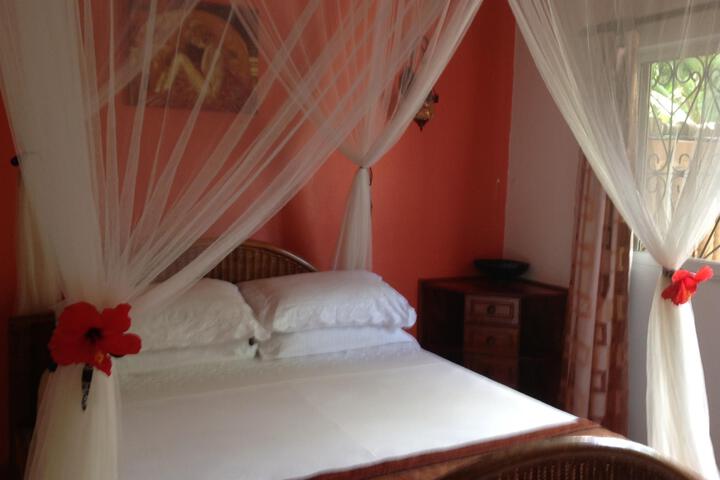 Suite 5 of 6