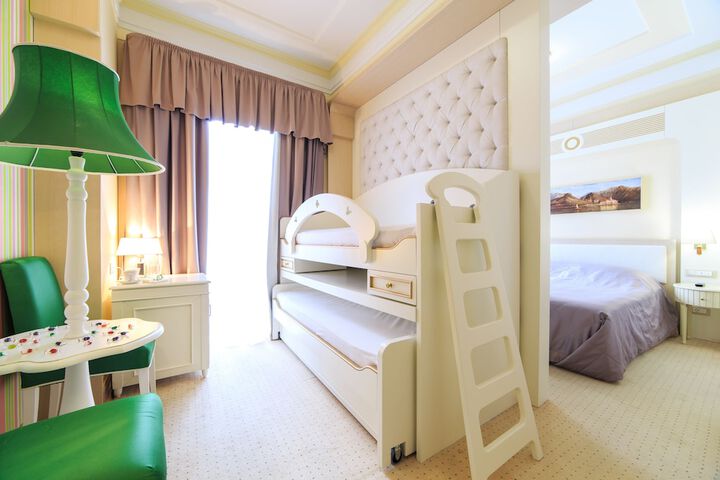 Room 18 of 117