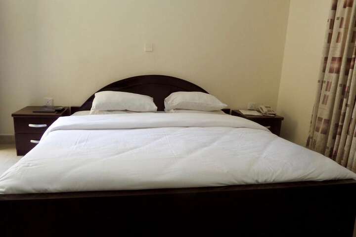 Room 7 of 25